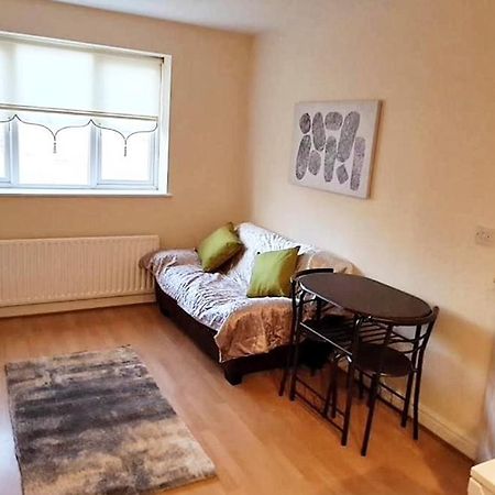 Pinfold Court Apartments 诺斯利 外观 照片